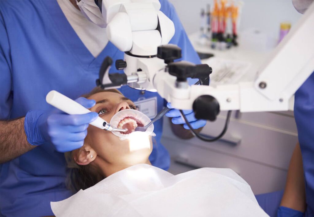 Leczenie kanałowe wykonywane przez dentyste